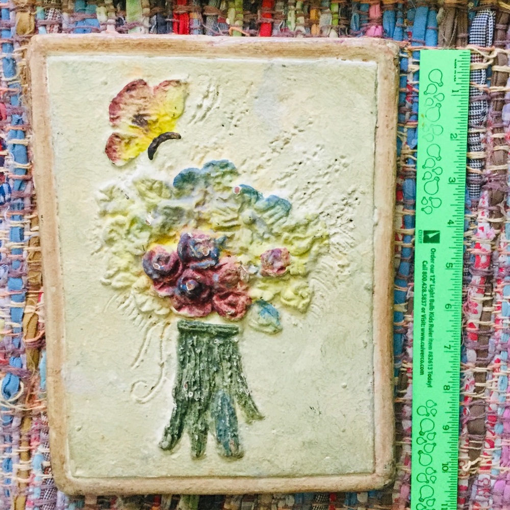 Vintage Chalkware Wall Plaque Floral RARE - Picture 1 of 16
